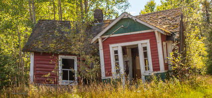 a swaybacked house found out in Ontario Canada