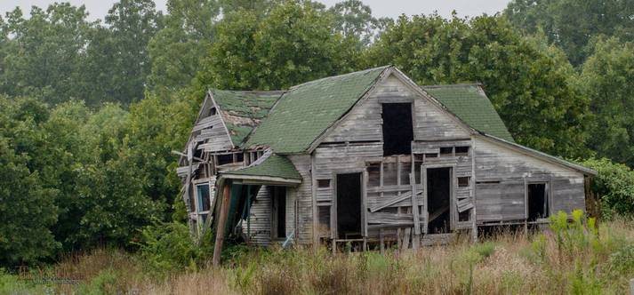 an abandoned house outside of Niangua Missouri