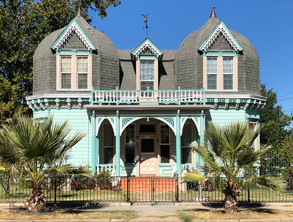 Symmetrical Victorian House in Red Bluff