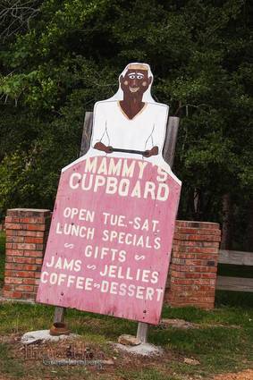 Mammys Cupboard Sign