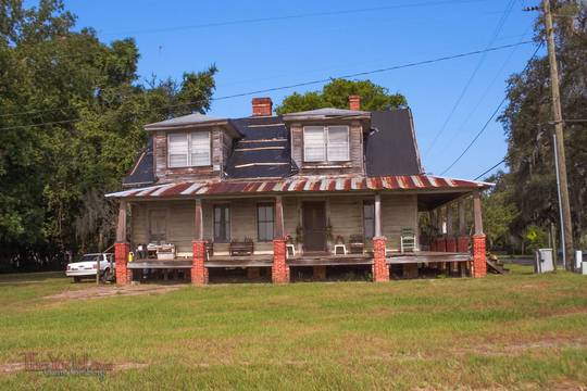 an old house in Darien, Georgia