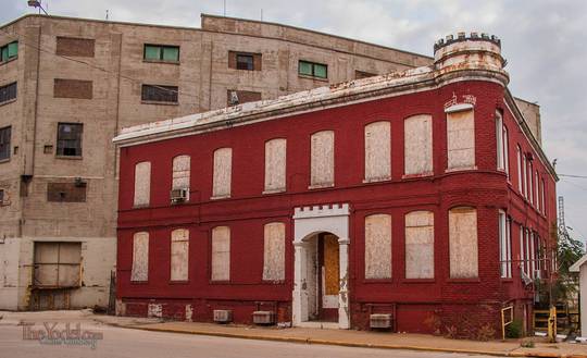 A building with a turret in Rockfalls IL