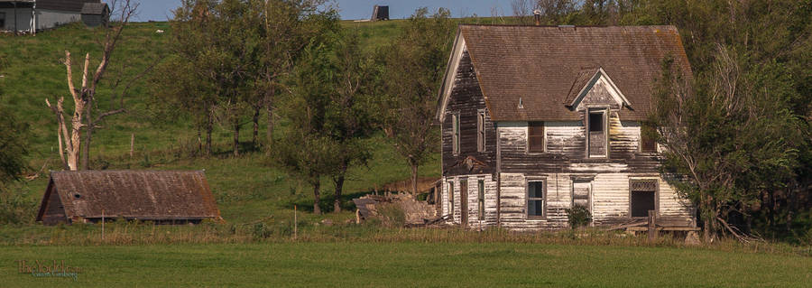 A weary white house in South Dakota