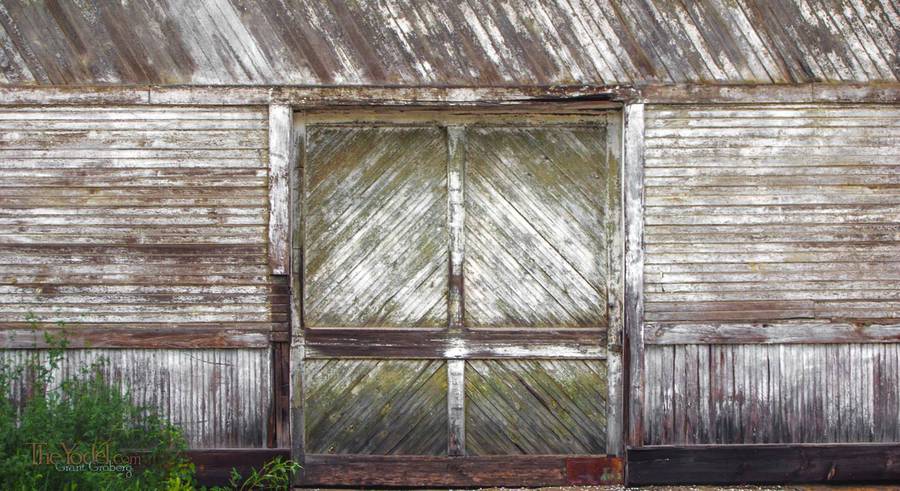 The front of an old warehouse by the traintracks in gallipolis OH