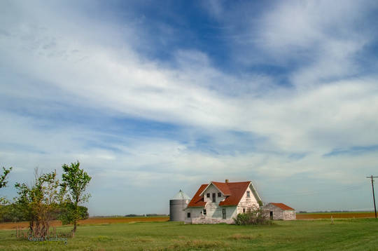 White house, big sky