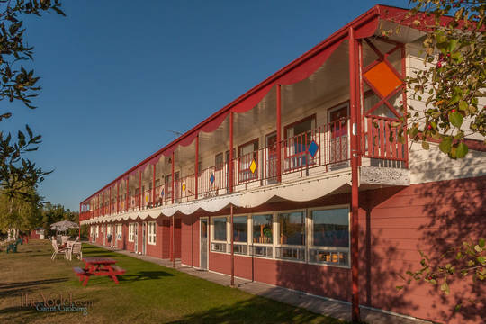 the lone pine motel at Ignace before repainting